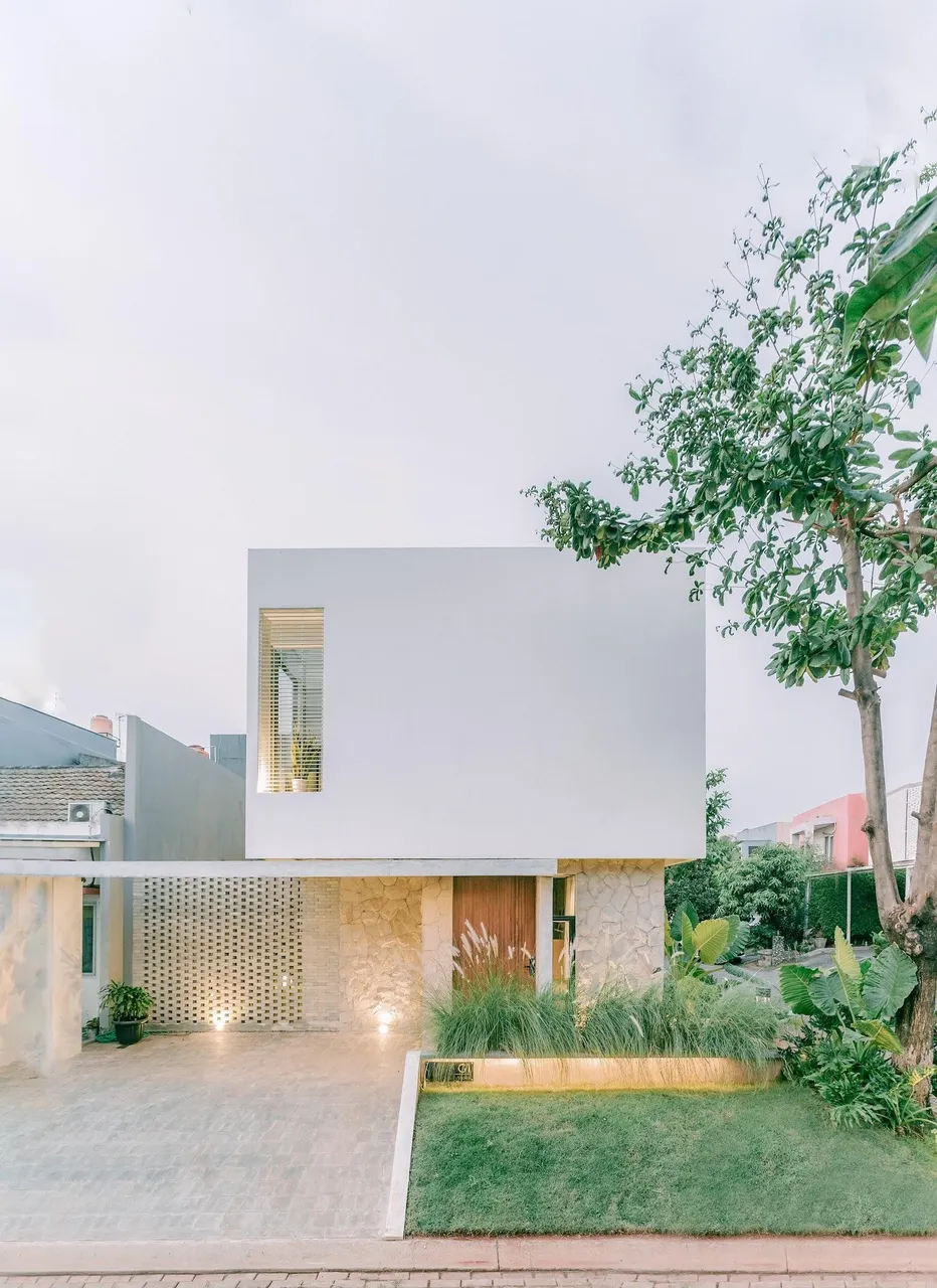 Rumasoka — frontal view of the completed house